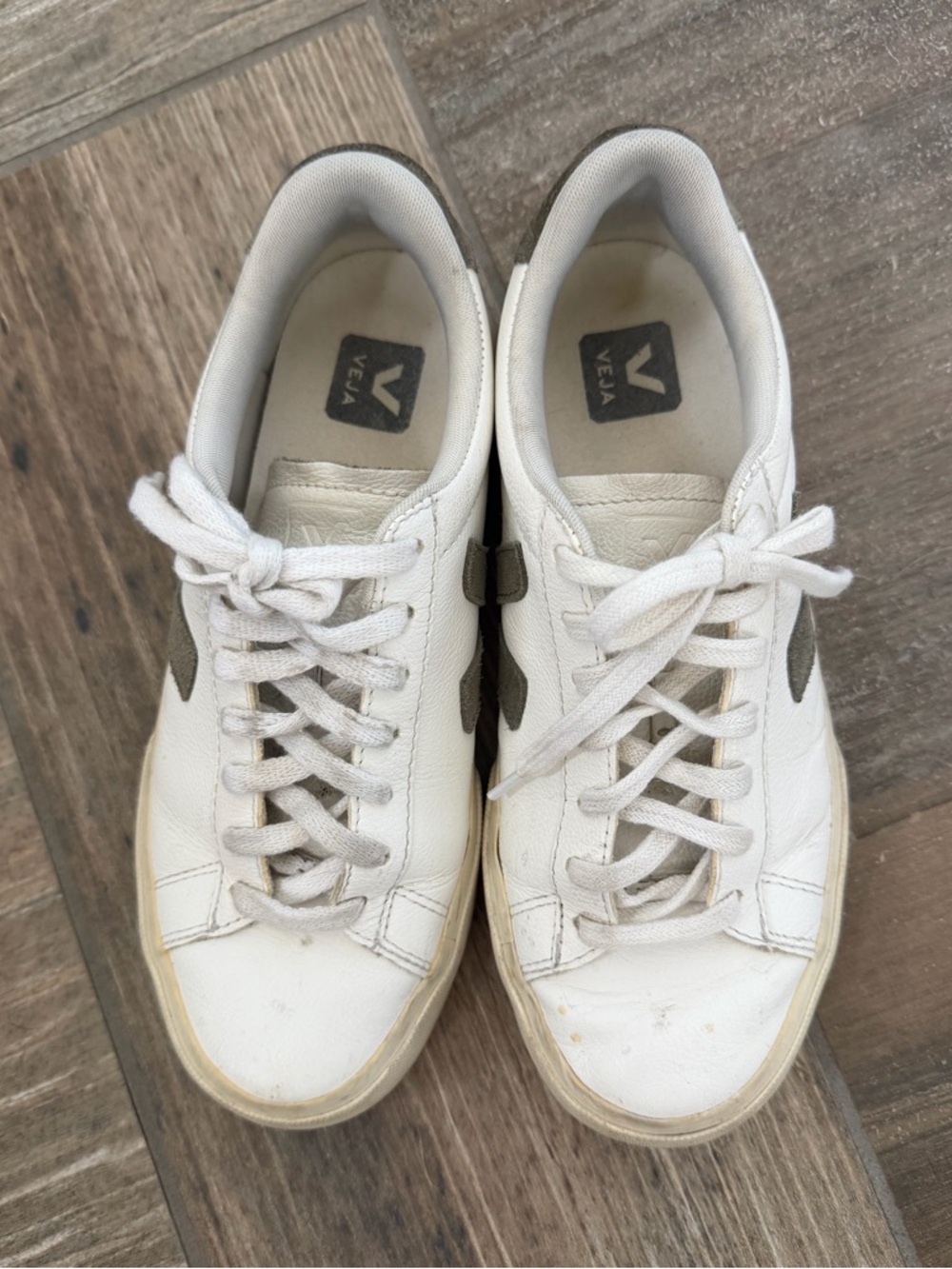 Veja campo sneakers Women’s size 8 - Picture 3 of 10